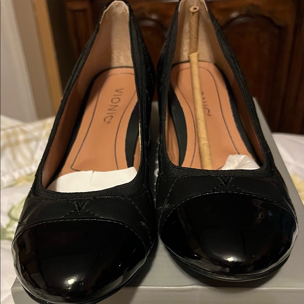 Vionic Style -Olympia Ruby. Color Black size 6.5 new in box.